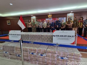 Kejari Jakbar Setor Duit Rp 530 M ke Negara dari Kasus Judol Oei Hengky Wiryo
