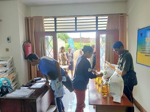 Bulog Salurkan 17 Ribu Ton Beras dan 3,4 Juta Liter Minyak Goreng di NTB