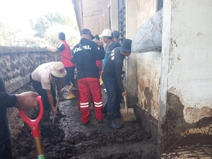 BPBD Gianyar Bantu Penanganan Banjir Bandang di Buleleng