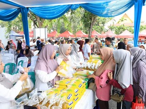 Polda Riau-Bulog Gelar Bazar Murah Jelang Lebaran, Salurkan 23 Ton Beras