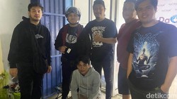 Admin Travel Umrah di Makassar Curi Uang Dolar-Riyal Rp 150 Juta buat Judol