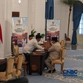 Prabowo dan Para Menteri Ramai-Ramai Bayar Zakat Fitrah di Istana