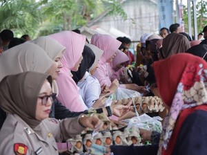 1.000 Paket Sembako Murah Ludes Diserbu Warga Tanah Bumbu