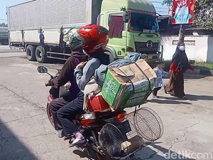 Cerita Agus Rela Berbagi Ruang Motor dengan Kandang Burung