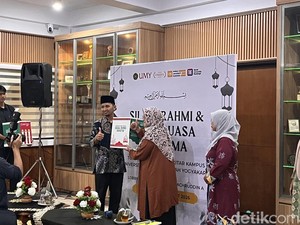 UMY Berbagi Bingkisan Lebaran dengan Warga Sekitar Kampus