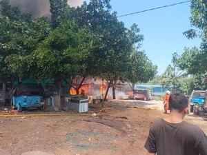 Kebakaran di Bintaro Jaksel Bersumber dari Pabrik Kerupuk, Api Menjalar Cepat
