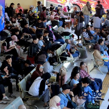 Terminal Kampung Rambutan Dipadati Pemudik Jelang Seminggu Lebaran