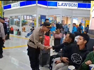 Polda Metro Patroli Dialogis di Stasiun Gambir, Pastikan Mudik Lebaran Aman