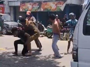 Saling Senggol, 2 Sopir Truk Adu Jotos di Jalan Babat-Bojonegoro