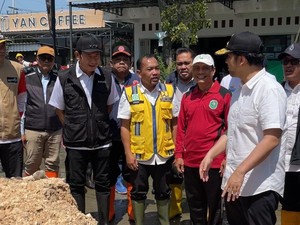 Atasi Banjir Lamongan, Wagub Jatim Siapkan Tanggul Darurat dan Pompa Apung