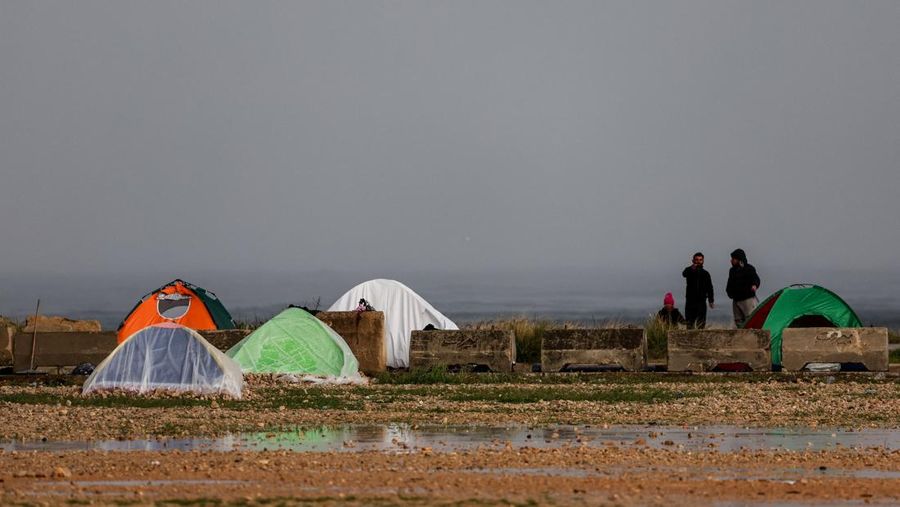 Rain falls over tents used by displaced people on a street along the corniche overlooking the sea, following an escalation between Hezbollah and Israel, amid the U.S.-Israeli conflict with Iran, in Beirut, Lebanon, March 15, 2026. REUTERS/Amr Abdallah Dalsh