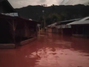 Banjir Landa Permukiman Warga di Tapteng karena Tanggul Sungai Jebol