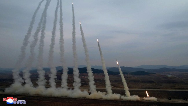 Belum Ada yang Ngajak Perang, Kim Jong Un Kembangkan Mesin Rudal Baru