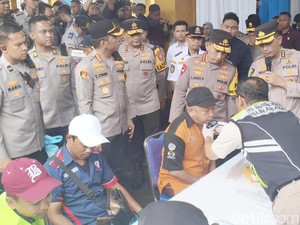 Sidak ke Terminal Purabaya, Kapolri Sebut Jumlah Pemudik Naik 30%