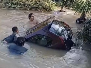 Mobil Travel Terjun ke Sungai di Musi Rawas, 2 Orang Tewas