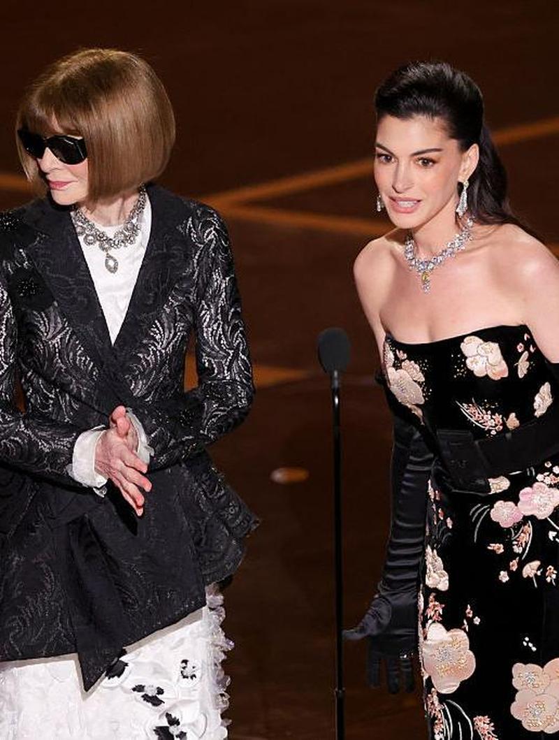 Momen Dingin Anna Wintour Cueki Anne Hathaway di Oscars, Malah Bikin Ketawa