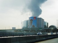 Iran Bombardir Tangki Bahan Bakar Dubai, Penerbangan Ditangguhkan