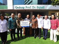 Astra Salurkan Bantuan Ambulans & Alkes untuk Pemulihan di Sumatra