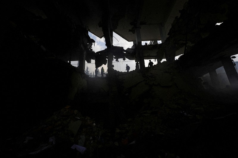 Dampak serangan Israel terhadap Pusat Kesehatan di Borj Qalaouiya, Lebanon Selatan, Minggu (15/3/2026). (REUTERS/Mohammad Yassine)