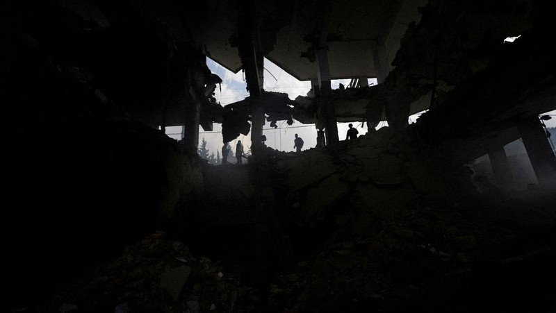 Dampak serangan Israel terhadap Pusat Kesehatan di Borj Qalaouiya, Lebanon Selatan, Minggu (15/3/2026). (REUTERS/Mohammad Yassine)