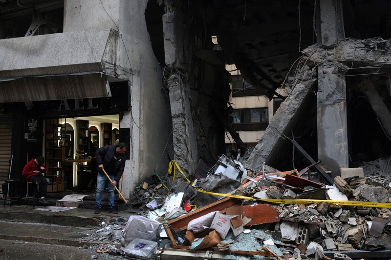 Dampak serangan Israel terhadap Pusat Kesehatan di Borj Qalaouiya, Lebanon Selatan, Minggu (15/3/2026). (REUTERS/Mohammad Yassine)