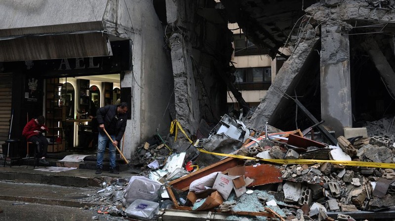 Dampak serangan Israel terhadap Pusat Kesehatan di Borj Qalaouiya, Lebanon Selatan, Minggu (15/3/2026). (REUTERS/Mohammad Yassine)