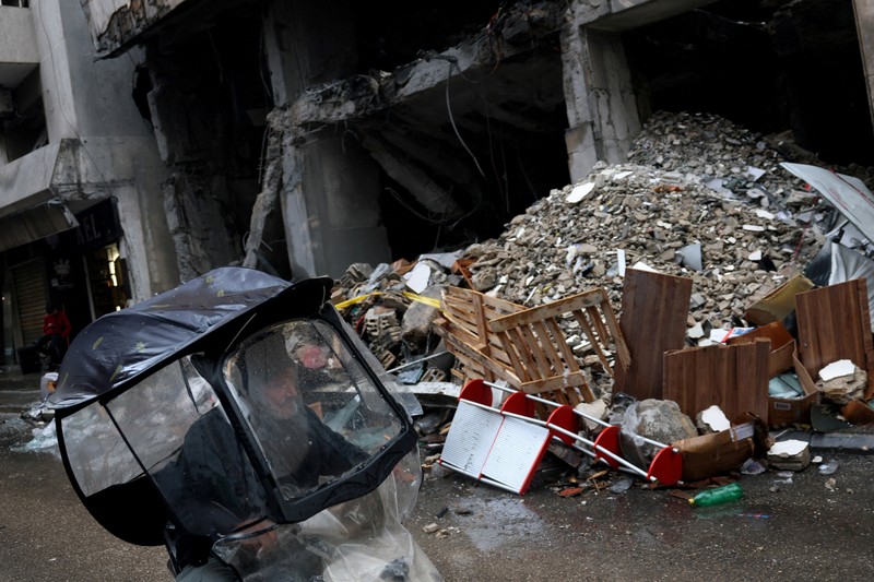 Dampak serangan Israel terhadap Pusat Kesehatan di Borj Qalaouiya, Lebanon Selatan, Minggu (15/3/2026). (REUTERS/Mohammad Yassine)