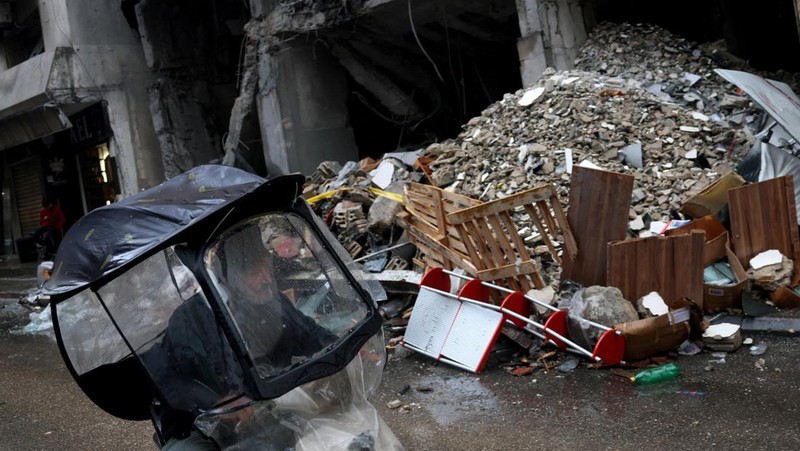 Dampak serangan Israel terhadap Pusat Kesehatan di Borj Qalaouiya, Lebanon Selatan, Minggu (15/3/2026). (REUTERS/Mohammad Yassine)