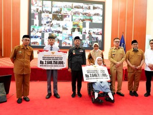 Gubernur Sulsel Beri Beasiswa Pendidikan Inklusif Rp 5 M untuk 3.400 Siswa SLB