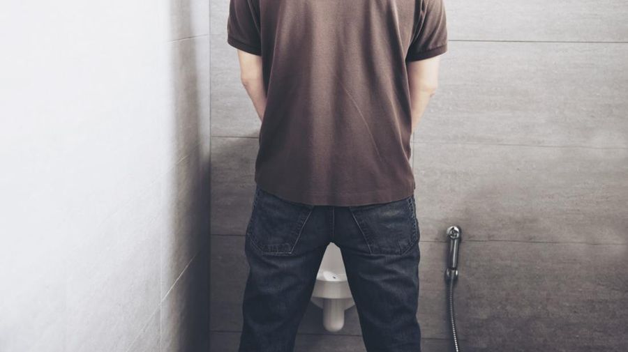 Ilustrasi buang air kecil. (Dok. Freepik)