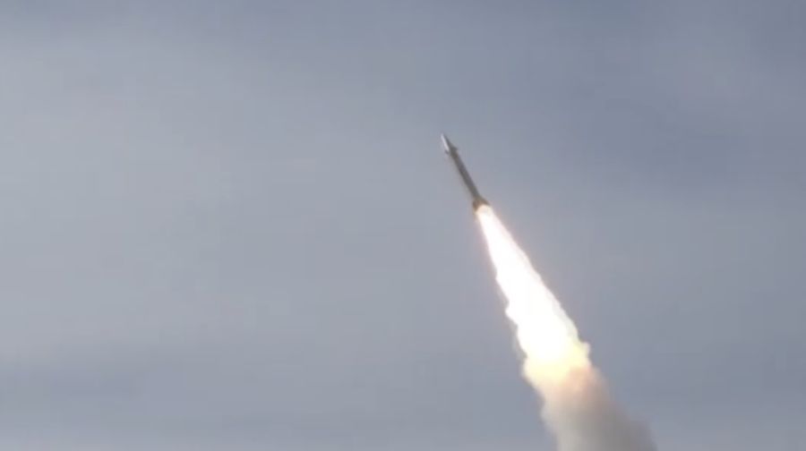 Iran menggunakan rudal Sejjil untuk pertama kalinya. (REUTERS)