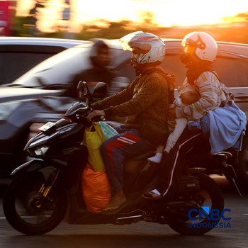 Jelang Lebaran, Persimpangan Klari Ramai Dipadati Pemudik