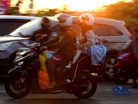 Jelang Lebaran, Persimpangan Klari Ramai Dipadati Pemudik