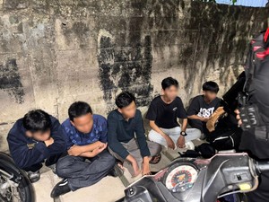Brimob Amankan 23 Orang Konvoi Bawa Bendera dan Petasan di Cakung