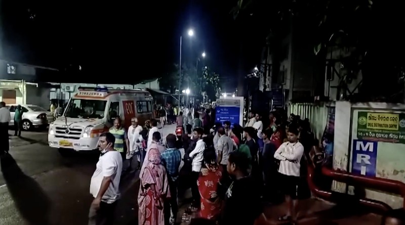 Sedikitnya 10 orang tewas dalam kebakaran yang terjadi di unit perawatan trauma sebuah rumah sakit di negara bagian Odisha, India timur, Senin (16/3/2026). (Tangkapan Layar Video Reuters/ANI)