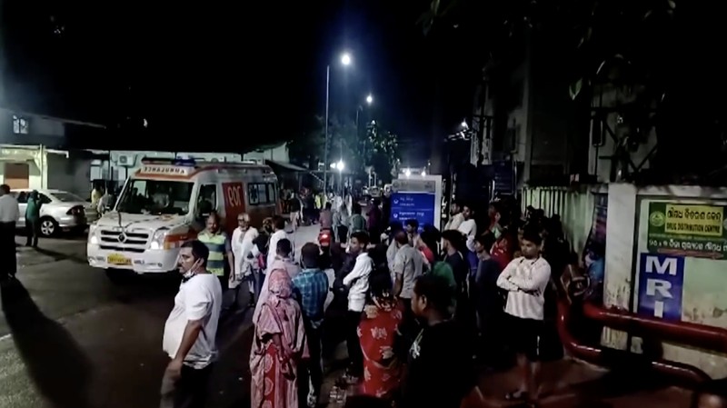 Sedikitnya 10 orang tewas dalam kebakaran yang terjadi di unit perawatan trauma sebuah rumah sakit di negara bagian Odisha, India timur, Senin (16/3/2026). (Tangkapan Layar Video Reuters/ANI)
