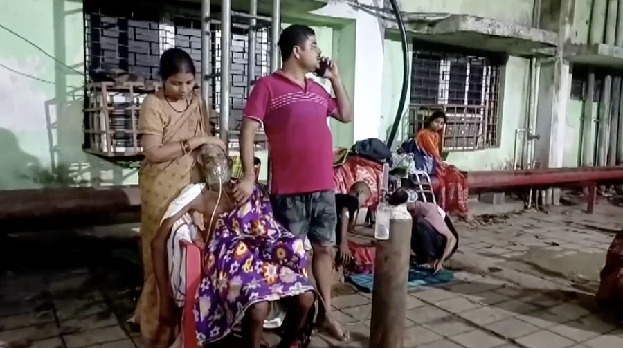 Sedikitnya 10 orang tewas dalam kebakaran yang terjadi di unit perawatan trauma sebuah rumah sakit di negara bagian Odisha, India timur, Senin (16/3/2026). (Tangkapan Layar Video Reuters/ANI)