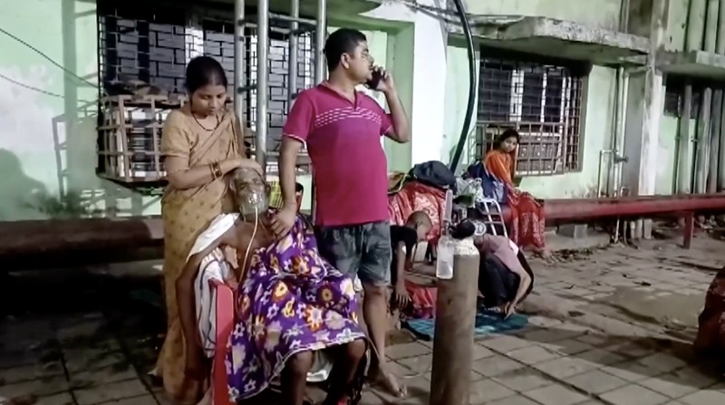 Sedikitnya 10 orang tewas dalam kebakaran yang terjadi di unit perawatan trauma sebuah rumah sakit di negara bagian Odisha, India timur, Senin (16/3/2026). (Tangkapan Layar Video Reuters/ANI)