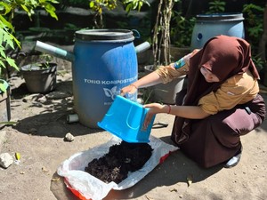 Sisa MBG di SMPN 13 Surabaya Disulap Jadi Pupuk Organik