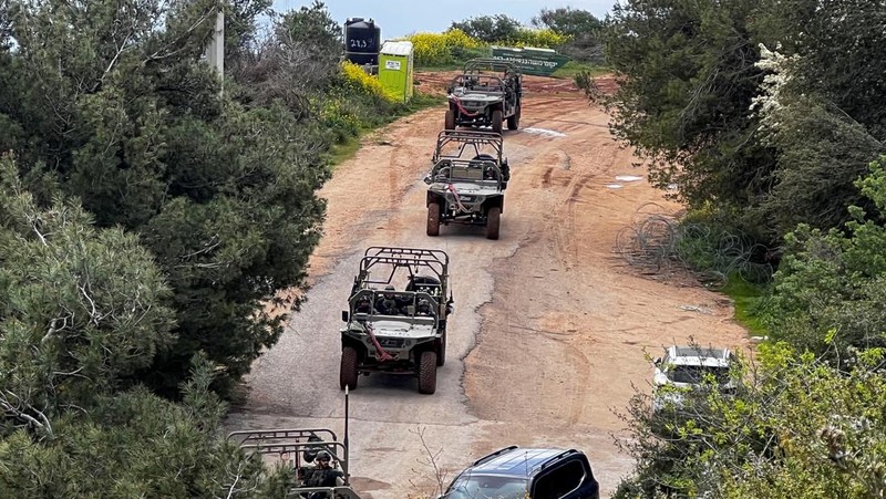 Tentara Israel berkumpul di sisi perbatasan Israel dengan Lebanon, di tengah eskalasi antara Hizbullah dan Israel, dan di tengah konflik AS-Israel dengan Iran, di Israel utara, 16 Maret 2026. (REUTERS/Shir Torem)