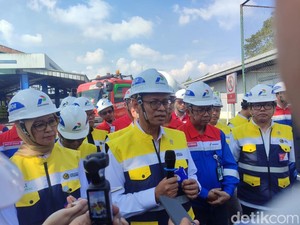 Ternyata Ini Penyebab Antrean Panjang SPBU di Daerah