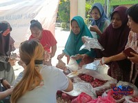 Penampakan Warga Serbu Operasi Pasar Artha Graha, Daging Cuma Rp70.000