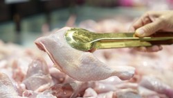 Nyicil Belanja untuk Opor Lebaran? Ini Tips Pilih Daging Sehat-Berkualitas