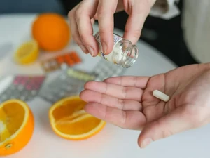 Bahaya! Pria Ini Keracunan Setelah Minum Vitamin D Dosis 200 Kali Lipat