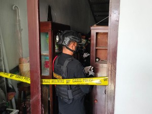 Bersih-bersih Lemari, Warga Jember Temukan Granat dan Amunisi