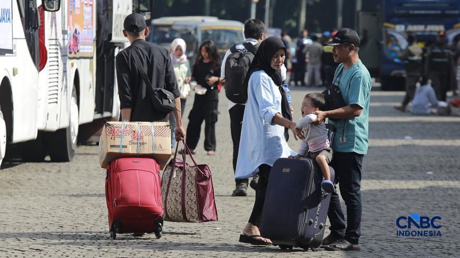 Keberangkatan peserta program Mudik Gratis Lebaran 2026 di kawasan Monas, Jakarta Pusat, Selasa (17/3/2026). (CNBC Indonesia/Muhammad Sabki)