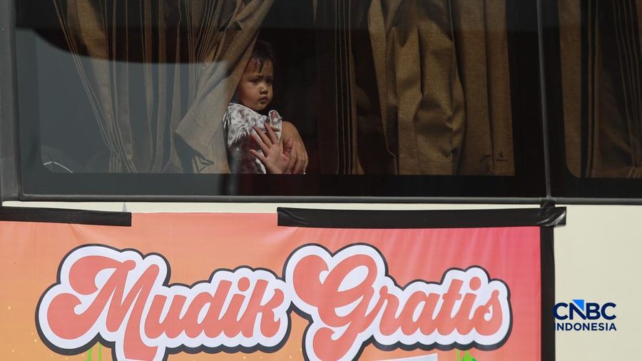 Keberangkatan peserta program Mudik Gratis Lebaran 2026 di kawasan Monas, Jakarta Pusat, Selasa (17/3/2026). (CNBC Indonesia/Muhammad Sabki)