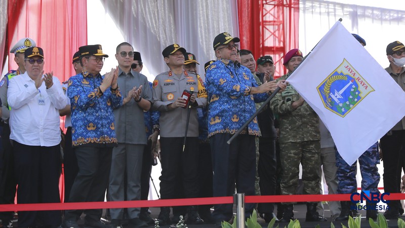 Keberangkatan peserta program Mudik Gratis Lebaran 2026 di kawasan Monas, Jakarta Pusat, Selasa (17/3/2026). (CNBC Indonesia/Muhammad Sabki)