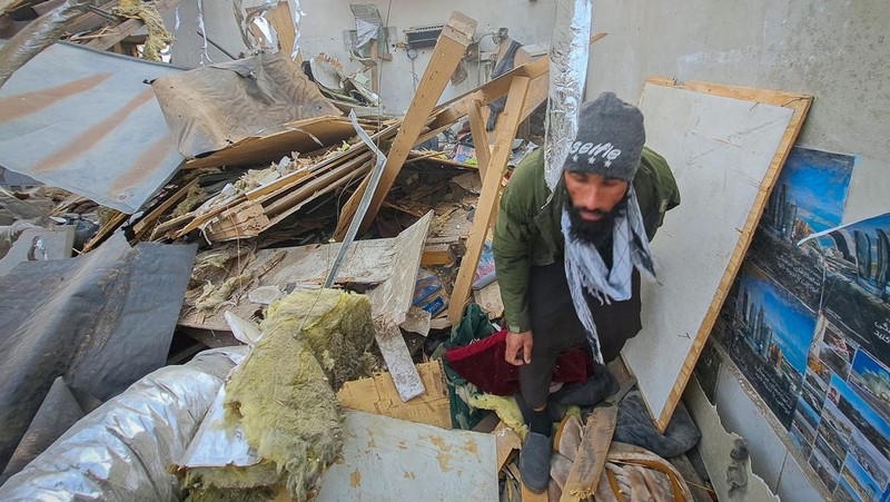 Kondisi rumah sakit rehabilitasi pengguna narkoba yang hancur akibat serangan udara Pakistan di Kabul, Afghanistan, Selasa (17/3/2026). (REUTERS/Sayed Hassib)