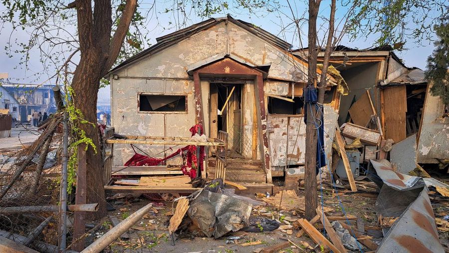 Kondisi rumah sakit rehabilitasi pengguna narkoba yang hancur akibat serangan udara Pakistan di Kabul, Afghanistan, Selasa (17/3/2026). (REUTERS/Sayed Hassib)